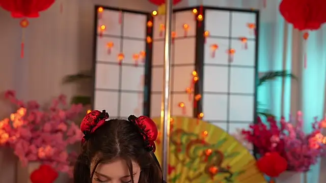 KittyCaitlin online show from February 12, 2025, 7:02 pm