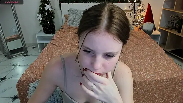 Snapshot of CharmedDoll chatting on December 14, 2024, 4:42 pm CharmedDoll online show from December 14, 2024, 4:42 pm