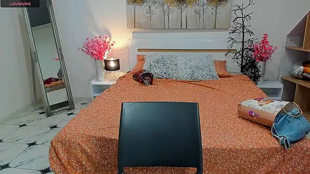 Snapshot of CharmedDoll chatting on October 16, 2025, 12:28 pm CharmedDoll online show from October 16, 2025, 12:28 pm