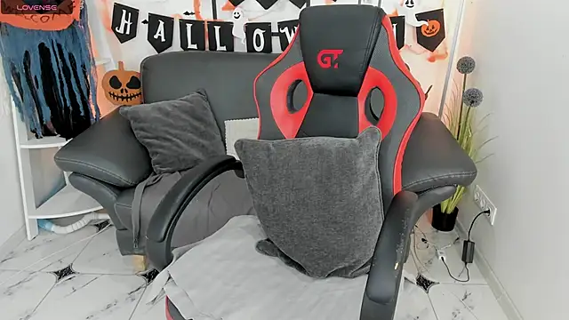 Snapshot of CharmedDoll chatting on October 17, 2025, 6:27 am CharmedDoll online show from October 17, 2025, 6:27 am