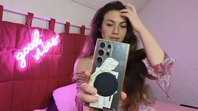 Snapshot of TiffanyDollxxx chatting on February 15, 2026, 9:44 pm TiffanyDollxxx online show from February 15, 2026, 9:44 pm