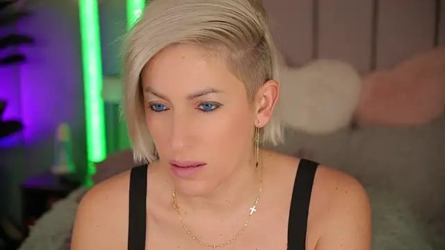 VickySecret96 online show from November 27, 2025, 5:59 pm