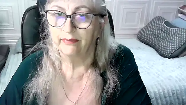 Snapshot of LolkaAlyss chatting on April 22, 2026, 9:27 pm LolkaAlyss online show from April 22, 2026, 9:27 pm