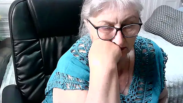 Snapshot of LolkaAlyss chatting on April 27, 2026, 9:35 pm LolkaAlyss online show from April 27, 2026, 9:35 pm