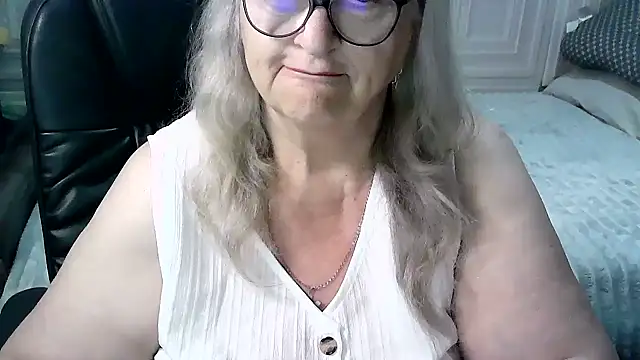Snapshot of LolkaAlyss chatting on May 9, 2026, 3:45 am LolkaAlyss online show from May 9, 2026, 3:45 am