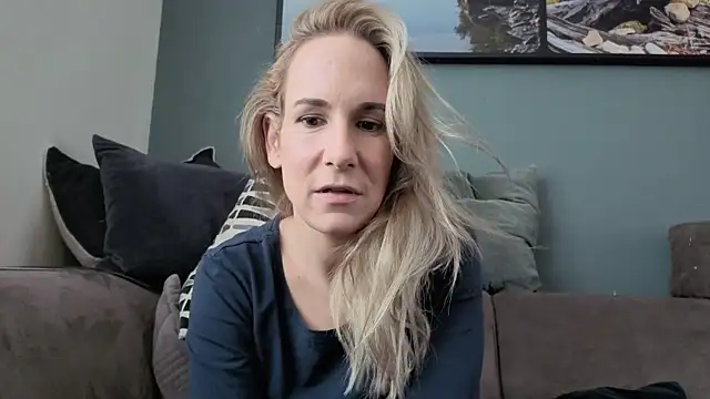 NaomiAndFriends online show from September 22, 2025, 11:23 am