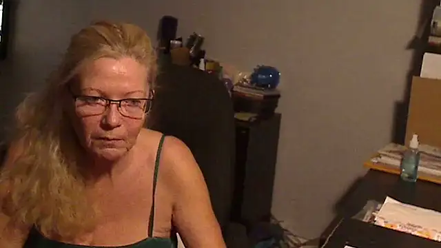 Snapshot of XTRAHORNYONE chatting on February 7, 2025, 12:20 am XTRAHORNYONE online show from February 7, 2025, 12:20 am