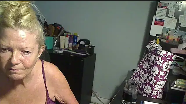 Snapshot of XTRAHORNYONE chatting on September 10, 2025, 11:27 pm XTRAHORNYONE online show from September 10, 2025, 11:27 pm