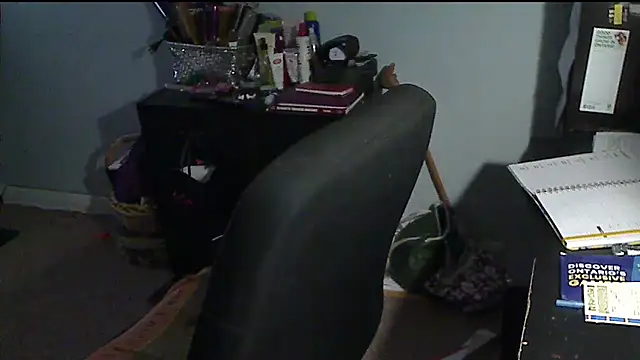 Snapshot of XTRAHORNYONE chatting on November 18, 2025, 5:01 am XTRAHORNYONE online show from November 18, 2025, 5:01 am