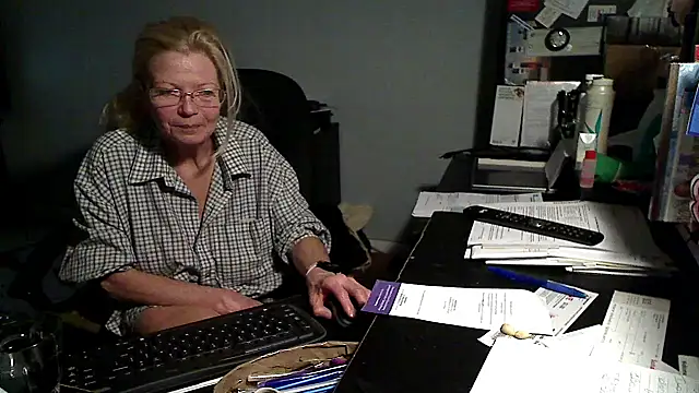 XTRAHORNYONE online show from May 17, 2026, 2:31 am