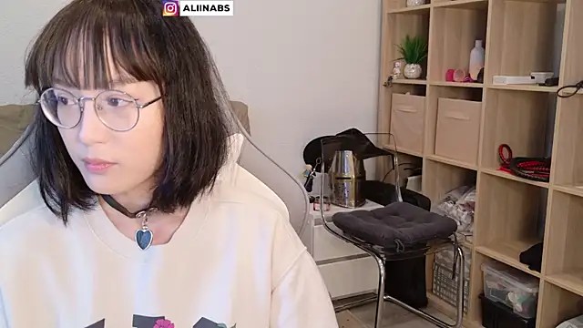 Snapshot of aliiiiiina chatting on January 29, 2025, 5:40 am aliiiiiina online show from January 29, 2025, 5:40 am