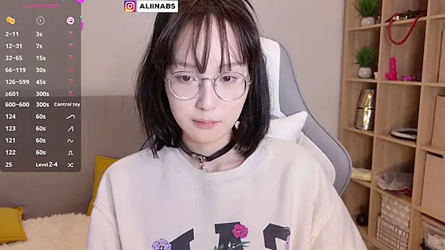 Snapshot of aliiiiiina chatting on February 6, 2025, 7:07 pm aliiiiiina online show from February 6, 2025, 7:07 pm