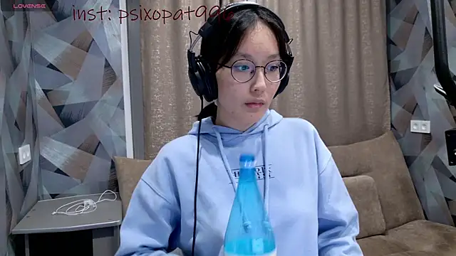 Snapshot of aliiiiiina chatting on September 28, 2025, 8:36 pm aliiiiiina online show from September 28, 2025, 8:36 pm