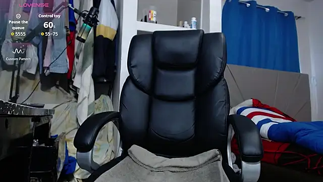 Snapshot of lewislamxxx_hot chatting on October 2, 2025, 8:27 pm lewislamxxx hot online show from October 2, 2025, 8:27 pm