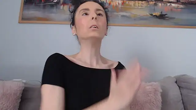 cleophee online show from April 18, 2026, 7:01 am