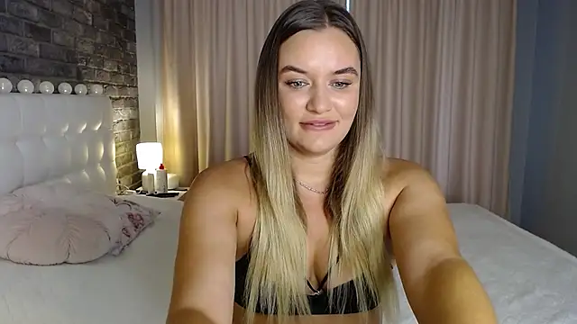 starrydoll online show from October 6, 2025, 9:07 am