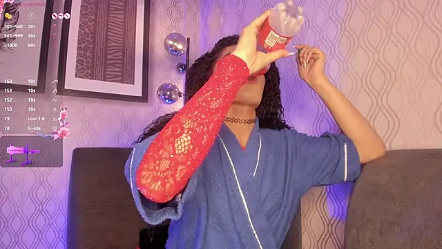 vennus1  online show from February 9, 2025, 7:41 pm