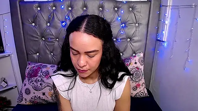 LAILAGUMMY online show from February 17, 2025, 2:48 pm