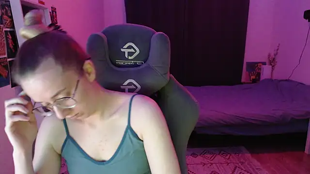 AnabelFrel online show from April 12, 2026, 12:04 am