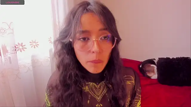 Snapshot of aluna_0310 chatting on December 6, 2024, 9:57 pm aluna 0310 online show from December 6, 2024, 9:57 pm