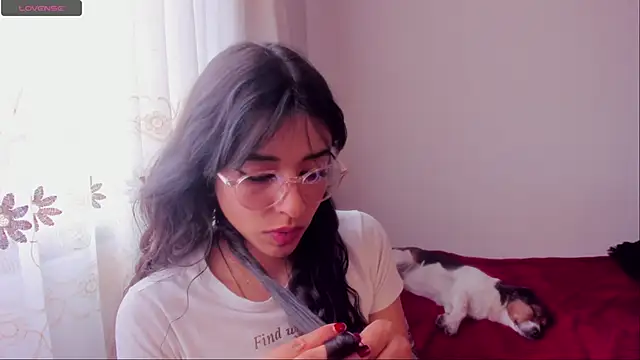 Snapshot of aluna_0310 chatting on December 16, 2024, 7:54 pm aluna 0310 online show from December 16, 2024, 7:54 pm