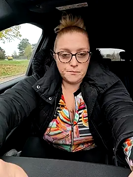 winniess40 online show from November 28, 2025, 9:45 am