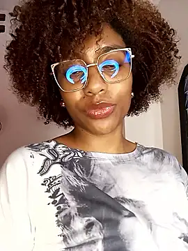 thaimy  online show from April 16, 2026, 2:56 am