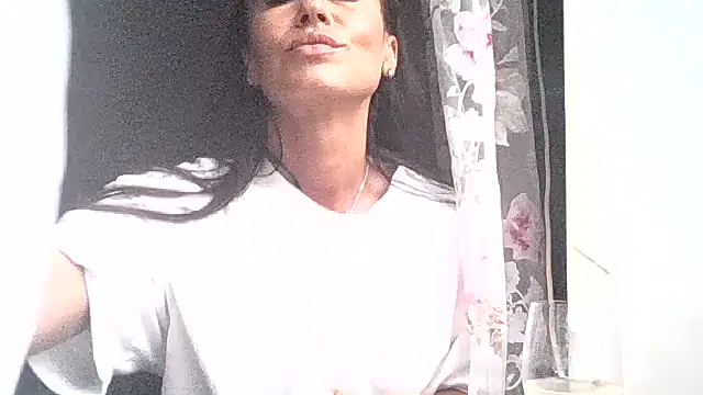 JulianaGold1 online show from September 11, 2025, 3:23 pm