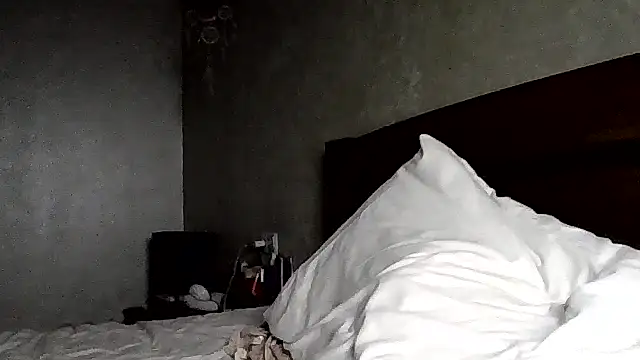 JulianaGold1 online show from January 5, 2026, 9:40 pm