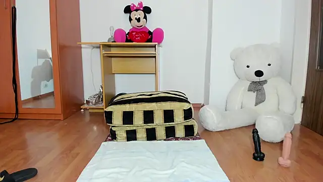 Snapshot of AnneQueen chatting on December 18, 2024, 8:42 am AnneQueen online show from December 18, 2024, 8:42 am