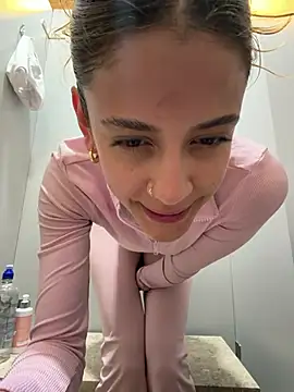 alana15 online show from February 18, 2026, 8:27 pm