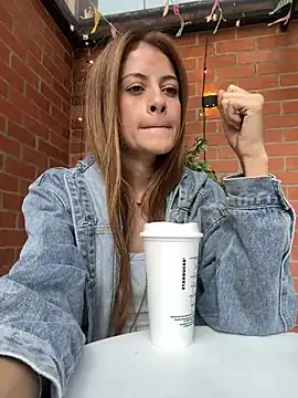 alana15 online show from April 16, 2026, 9:15 pm