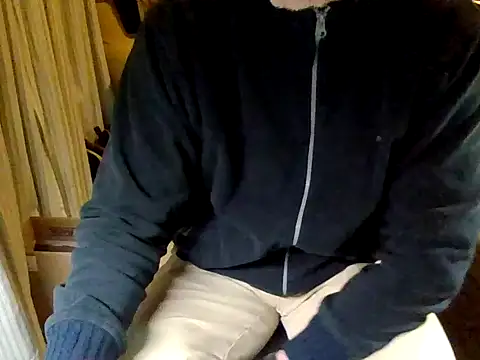 Snapshot of mariohurt101 chatting on July 6, 2026, 8:55 pm mariohurt101 online show from July 6, 2026, 8:55 pm