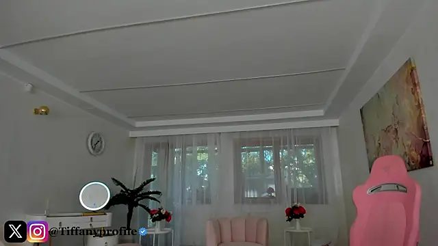 TiffanyHouston  online show from September 18, 2025, 6:15 am