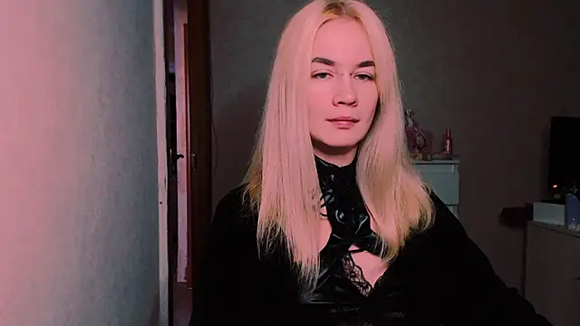 xxxcharismaaa online show from October 9, 2025, 3:04 am