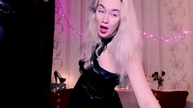 xxxcharismaaa online show from April 8, 2026, 2:11 am