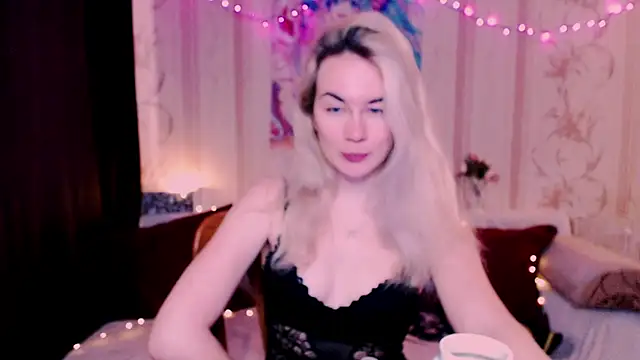 xxxcharismaaa online show from April 17, 2026, 5:54 am