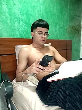 Snapshot of pinedasex777 chatting on October 12, 2025, 11:31 am pinedasex777 online show from October 12, 2025, 11:31 am