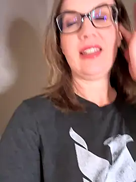 MaiseKnox online show from November 8, 2025, 12:11 am