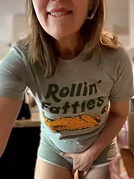 MaiseKnox online show from April 3, 2026, 8:51 pm