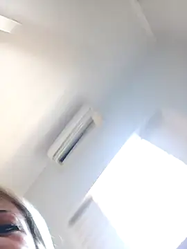 Snapshot of vivifernades chatting on October 8, 2025, 11:30 am vivifernades online show from October 8, 2025, 11:30 am