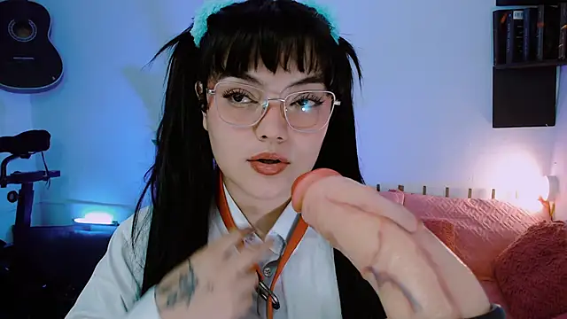 alexa11  online show from February 1, 2025, 3:39 pm