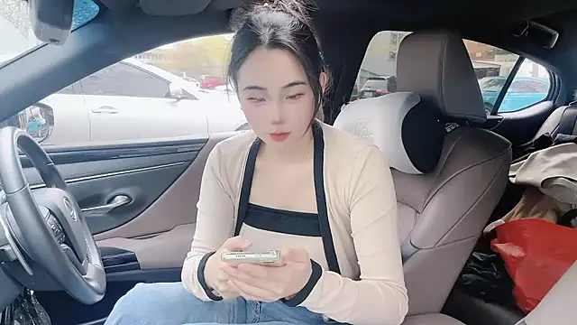 orla2021 online show from March 18, 2025, 1:21 am