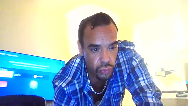 Snapshot of JohnnyDeeper82 chatting on July 10, 2026, 9:12 am JohnnyDeeper82 online show from July 10, 2026, 9:12 am