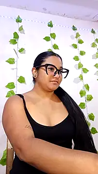 Snapshot of shayna_all chatting on December 17, 2025, 1:33 am shayna all online show from December 17, 2025, 1:33 am