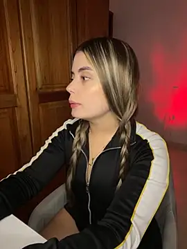 Snapshot of Miss_valeriaa chatting on February 10, 2026, 11:42 pm Miss valeriaa online show from February 10, 2026, 11:42 pm