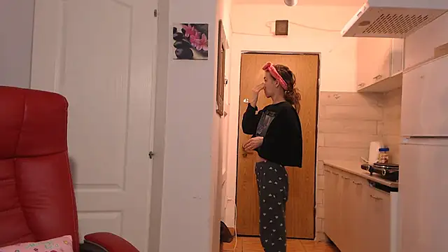 simyhvn online show from February 16, 2026, 5:36 am