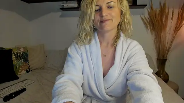 Snapshot of Jadore_able chatting on May 18, 2026, 1:45 am Jadore able online show from May 18, 2026, 1:45 am