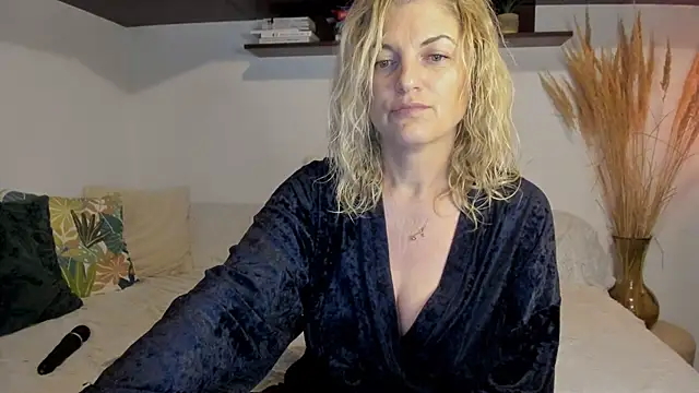 Snapshot of Jadore_able chatting on May 22, 2026, 1:35 am Jadore able online show from May 22, 2026, 1:35 am