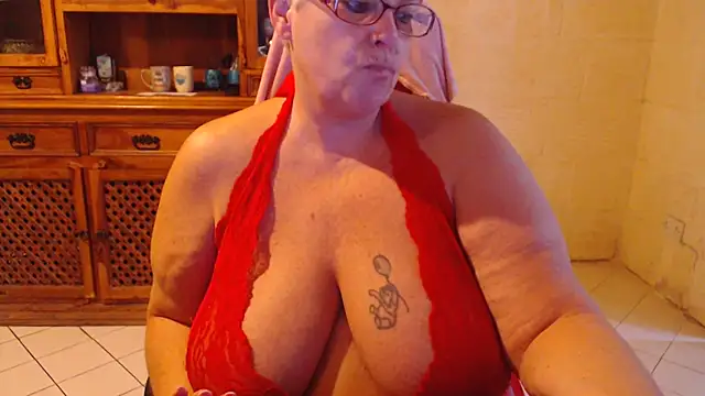 MISS LINDAH online show from October 1, 2025, 5:13 am